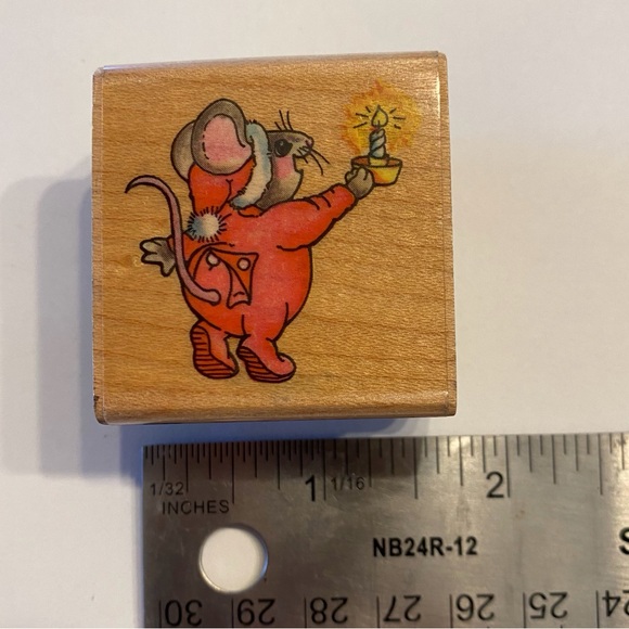 Stampendous « Candlewick Mouse » Christmas Wood Mounted Stamp - Picture 3 of 7